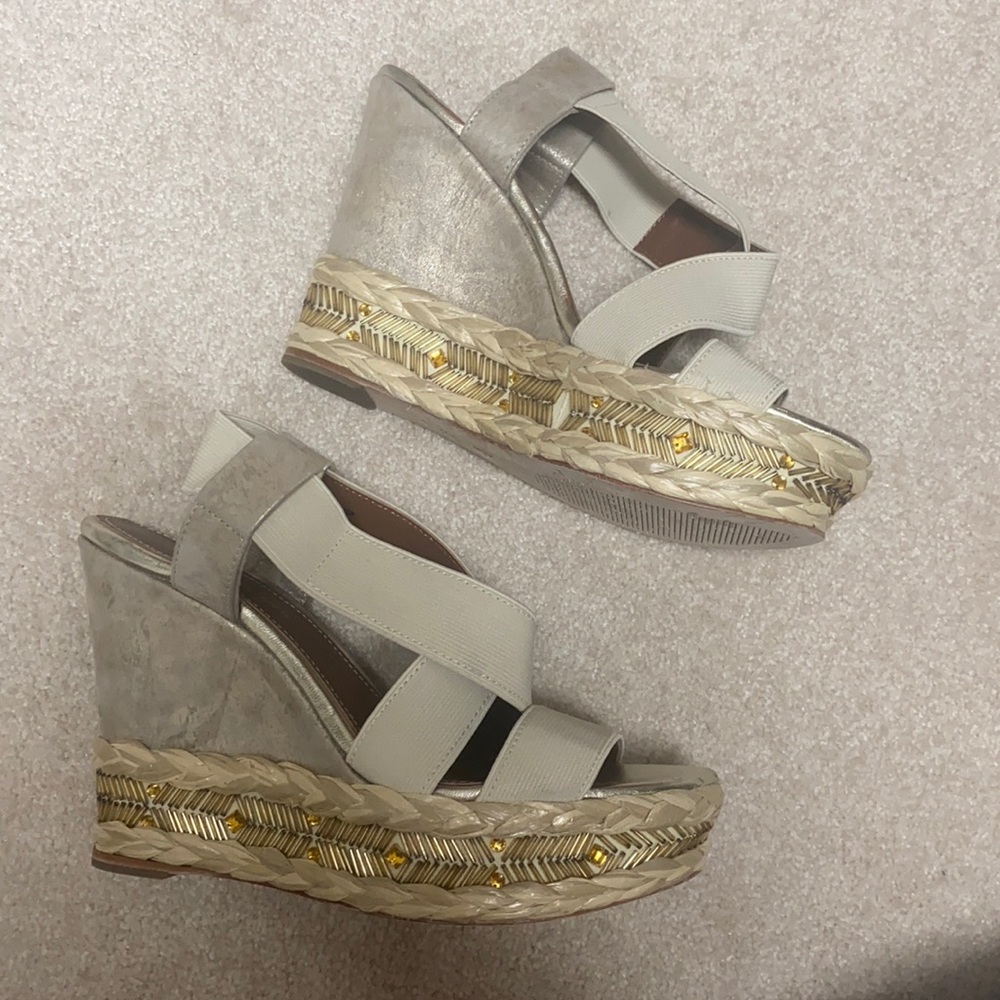 Like new Donald J Pliner wedge